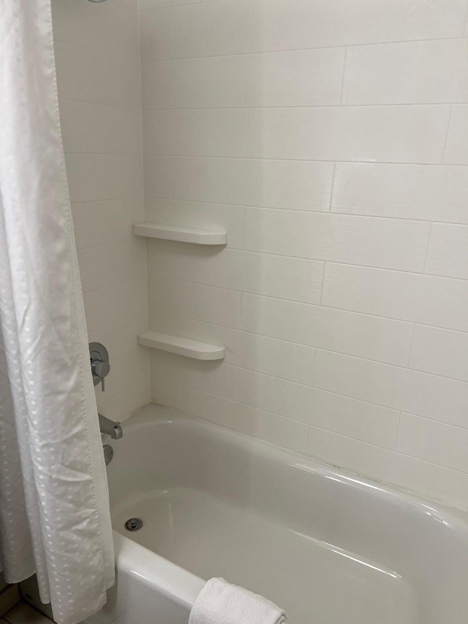 Holiday Inn Express & Suites Mobile - University Area By Ihg Bagian luar foto