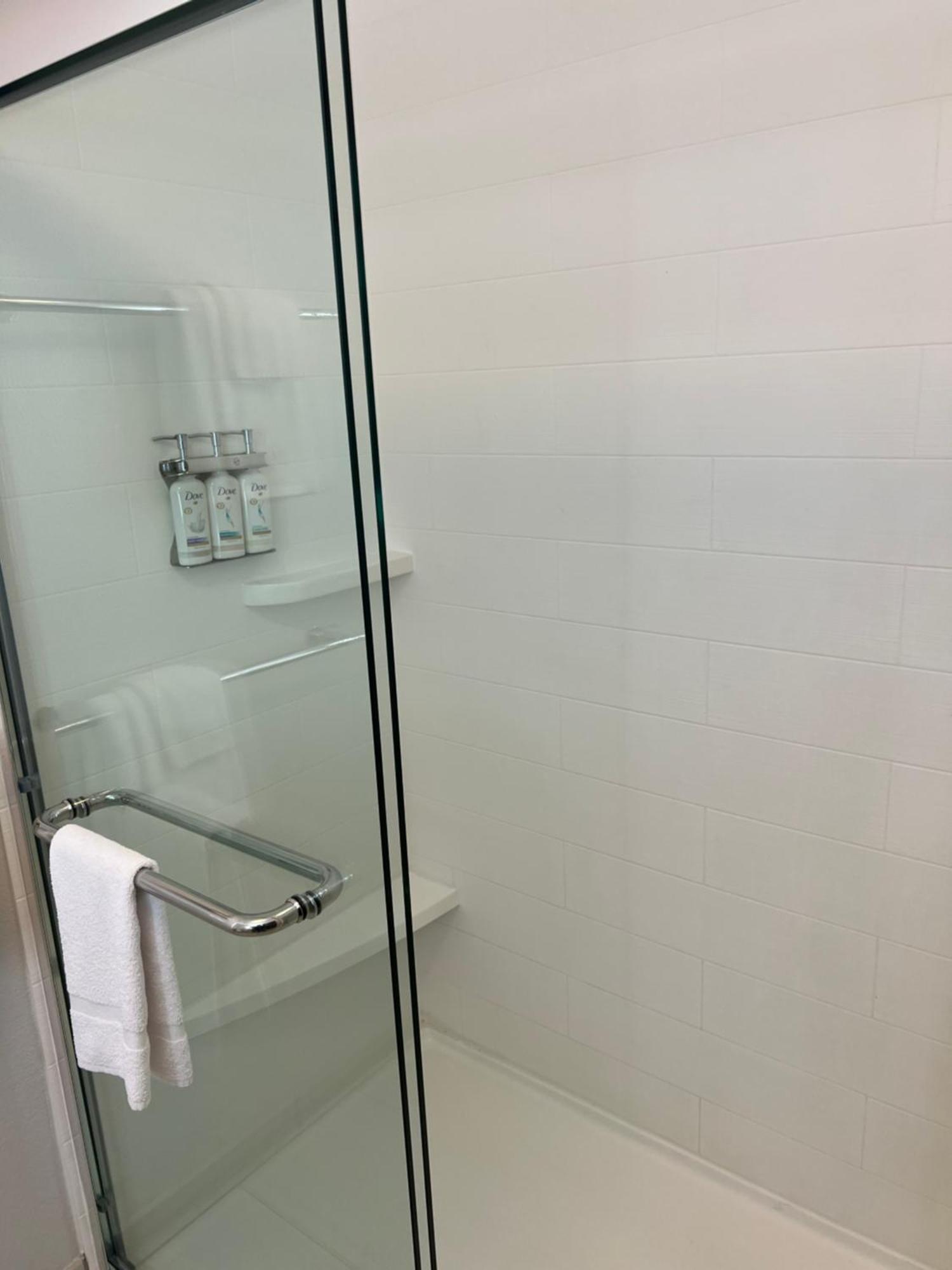 Holiday Inn Express & Suites Mobile - University Area By Ihg Bagian luar foto