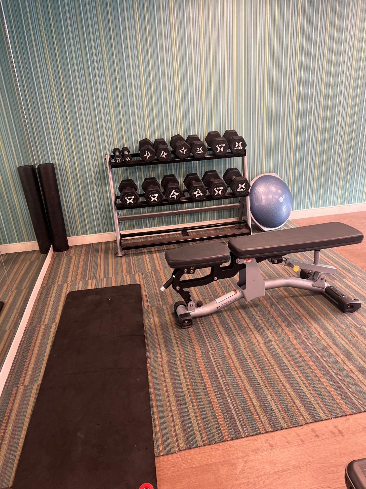 Holiday Inn Express & Suites Mobile - University Area By Ihg Bagian luar foto