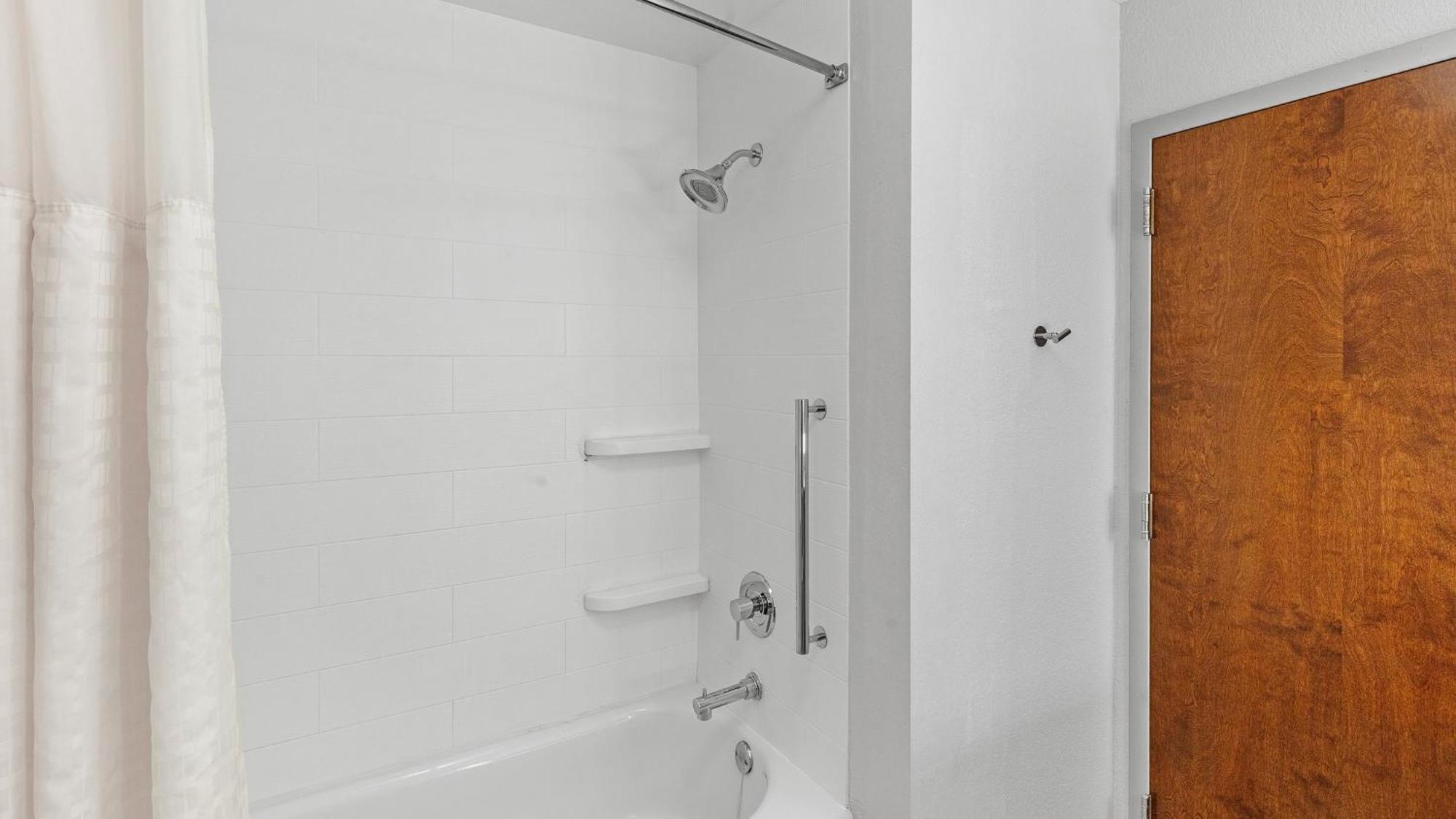 Holiday Inn Express & Suites Mobile - University Area By Ihg Bagian luar foto