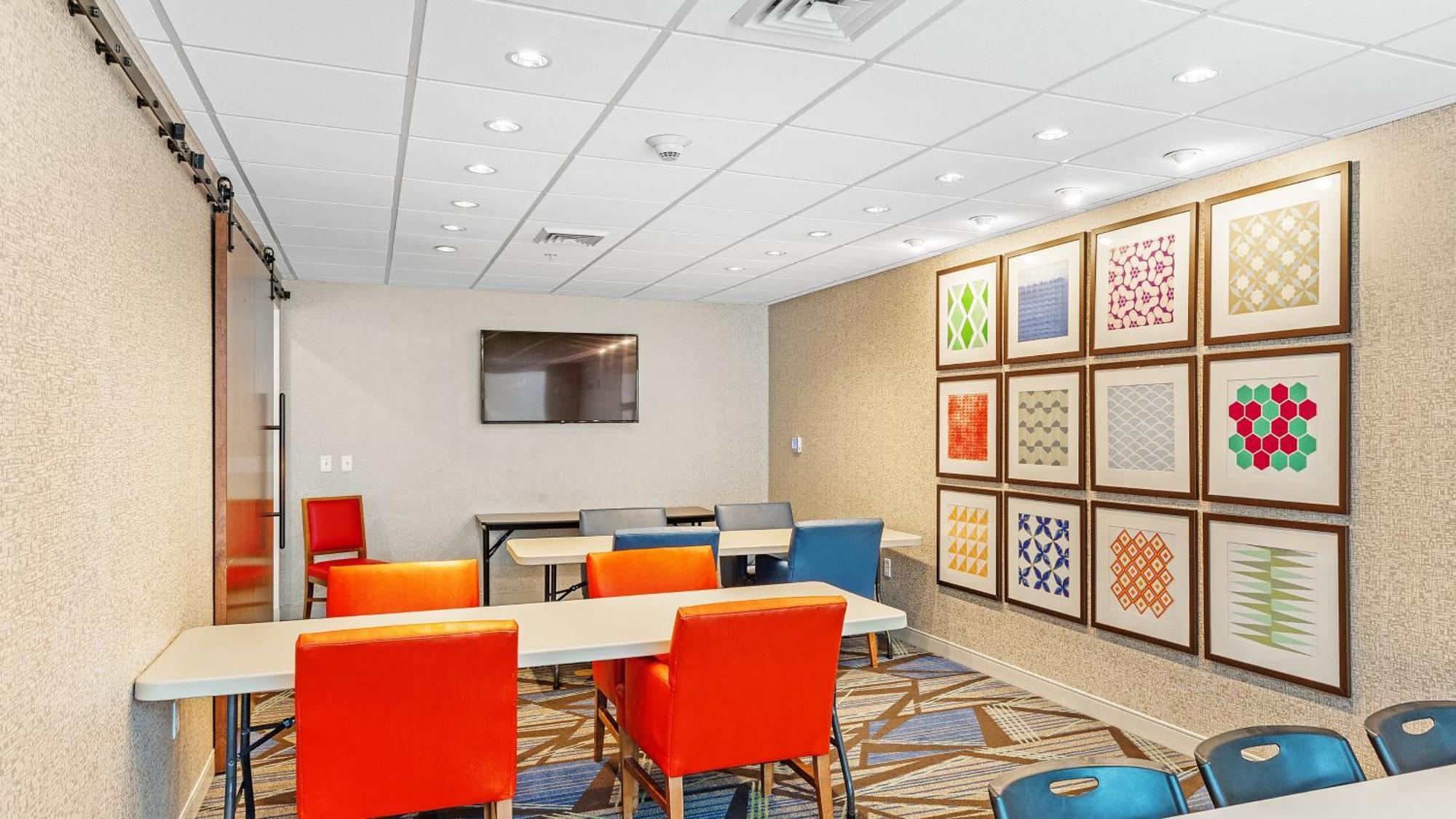 Holiday Inn Express & Suites Mobile - University Area By Ihg Bagian luar foto