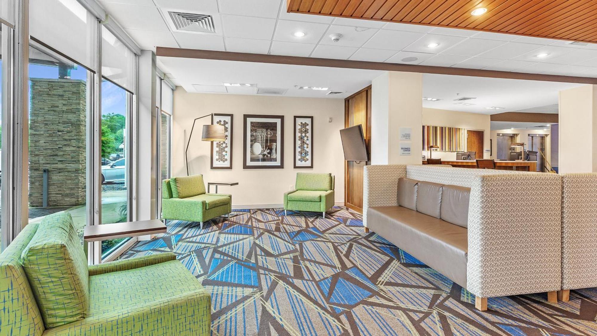 Holiday Inn Express & Suites Mobile - University Area By Ihg Bagian luar foto