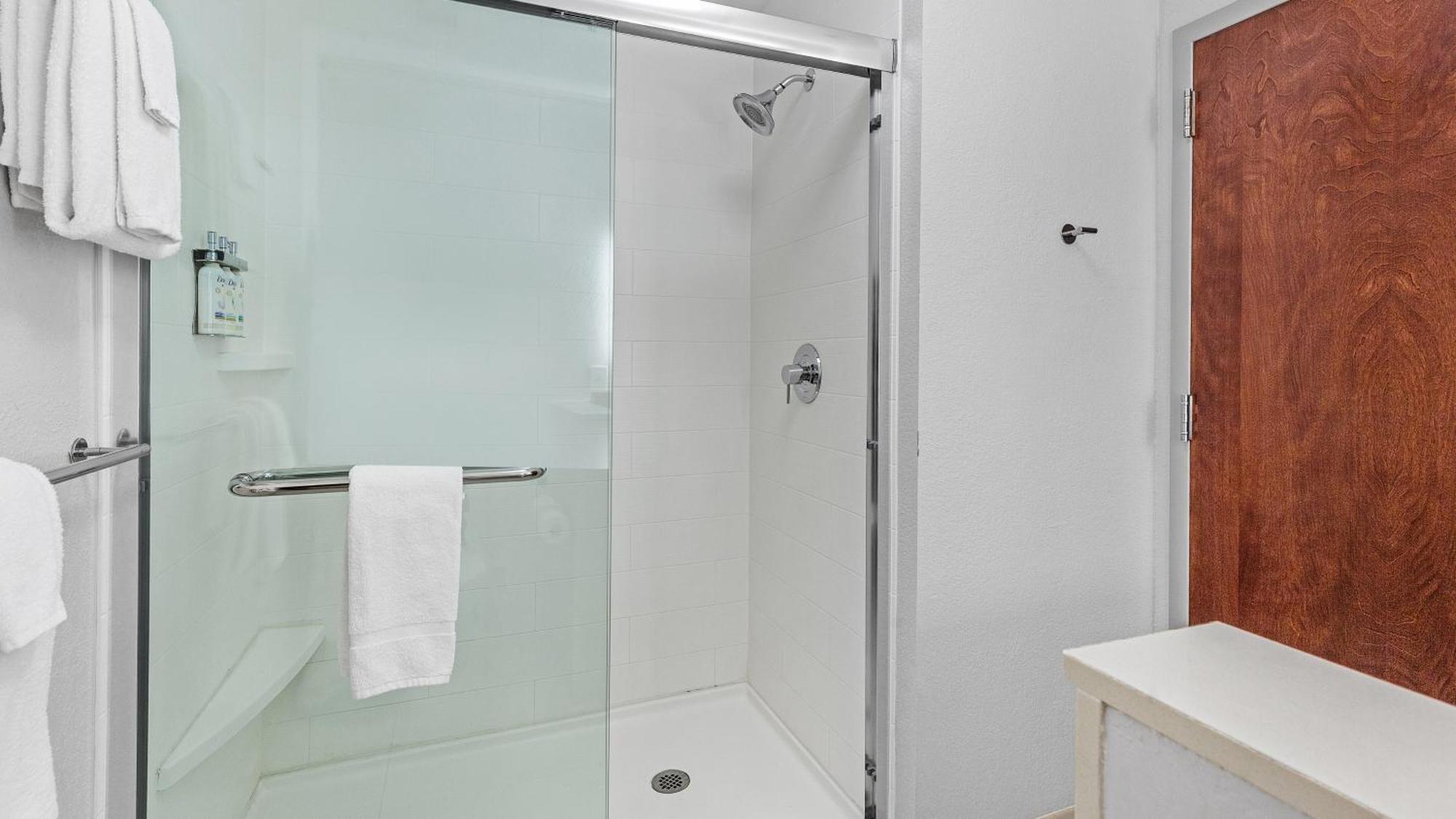 Holiday Inn Express & Suites Mobile - University Area By Ihg Bagian luar foto