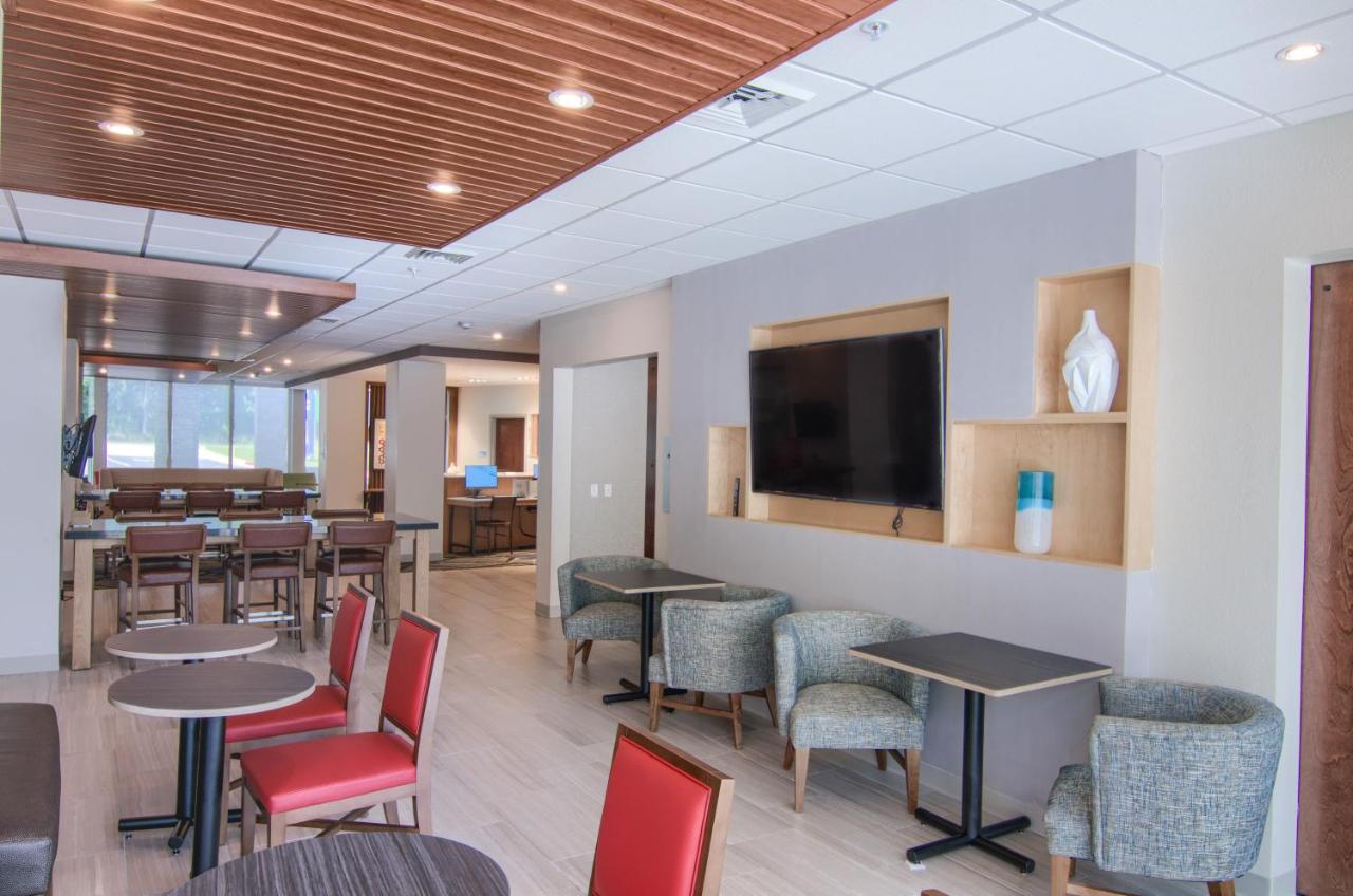 Holiday Inn Express & Suites Mobile - University Area By Ihg Bagian luar foto
