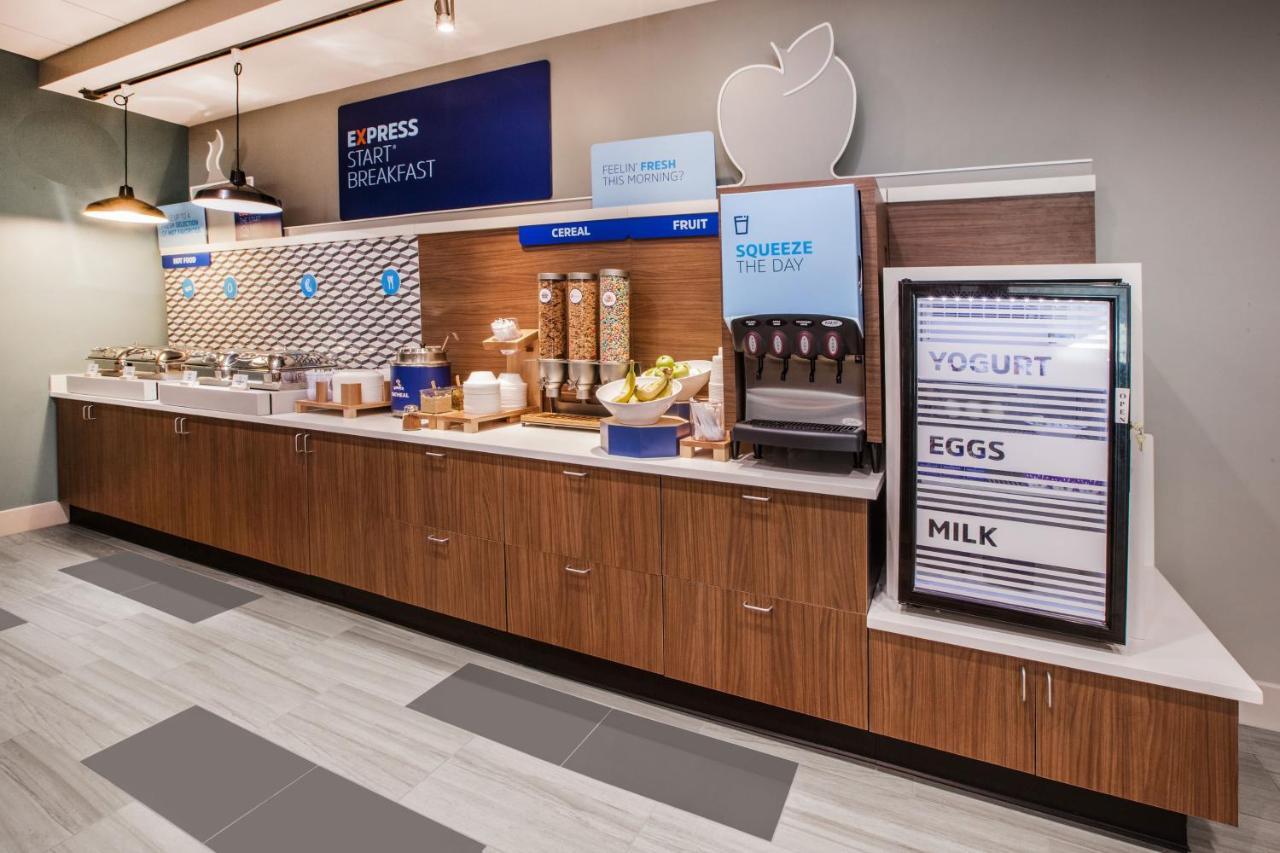 Holiday Inn Express & Suites Mobile - University Area By Ihg Bagian luar foto