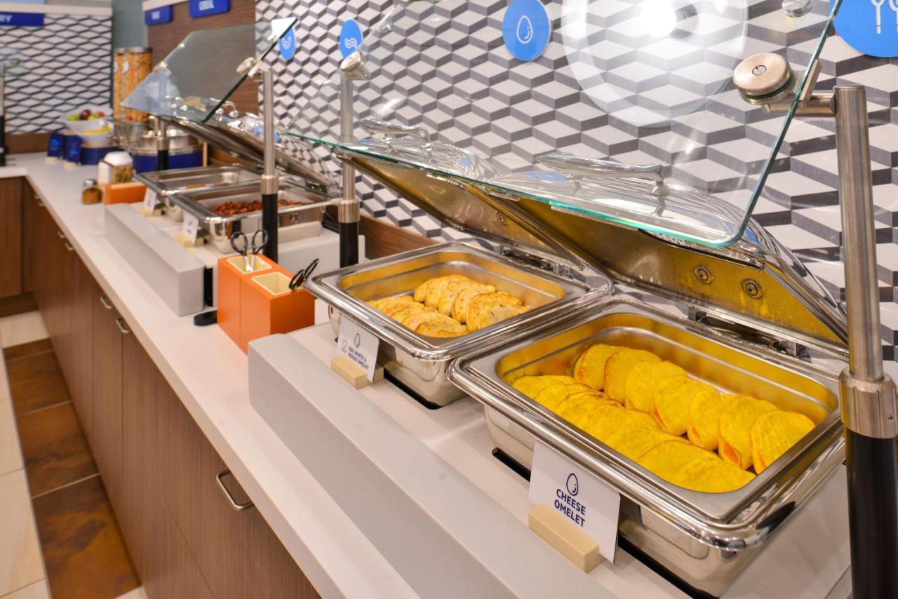 Holiday Inn Express & Suites Mobile - University Area By Ihg Bagian luar foto